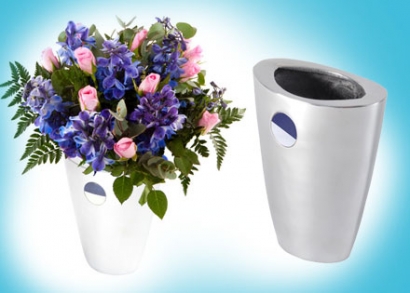 Két féle váza a nőnapi virágoknak
