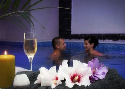 romantikus wellness privát jacuzzi en